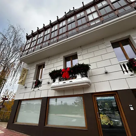Hotel Miralrio 3*